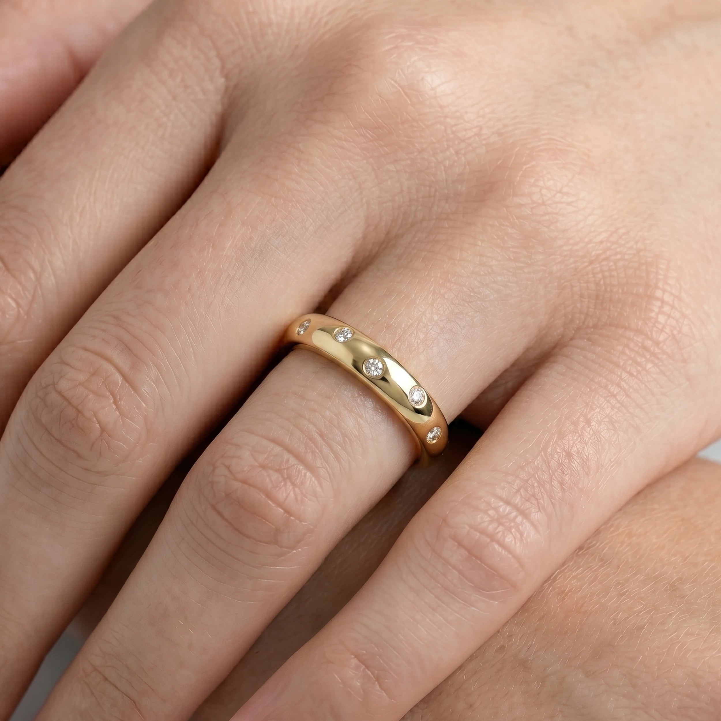 Round Diamond Flush Set Wedding Band