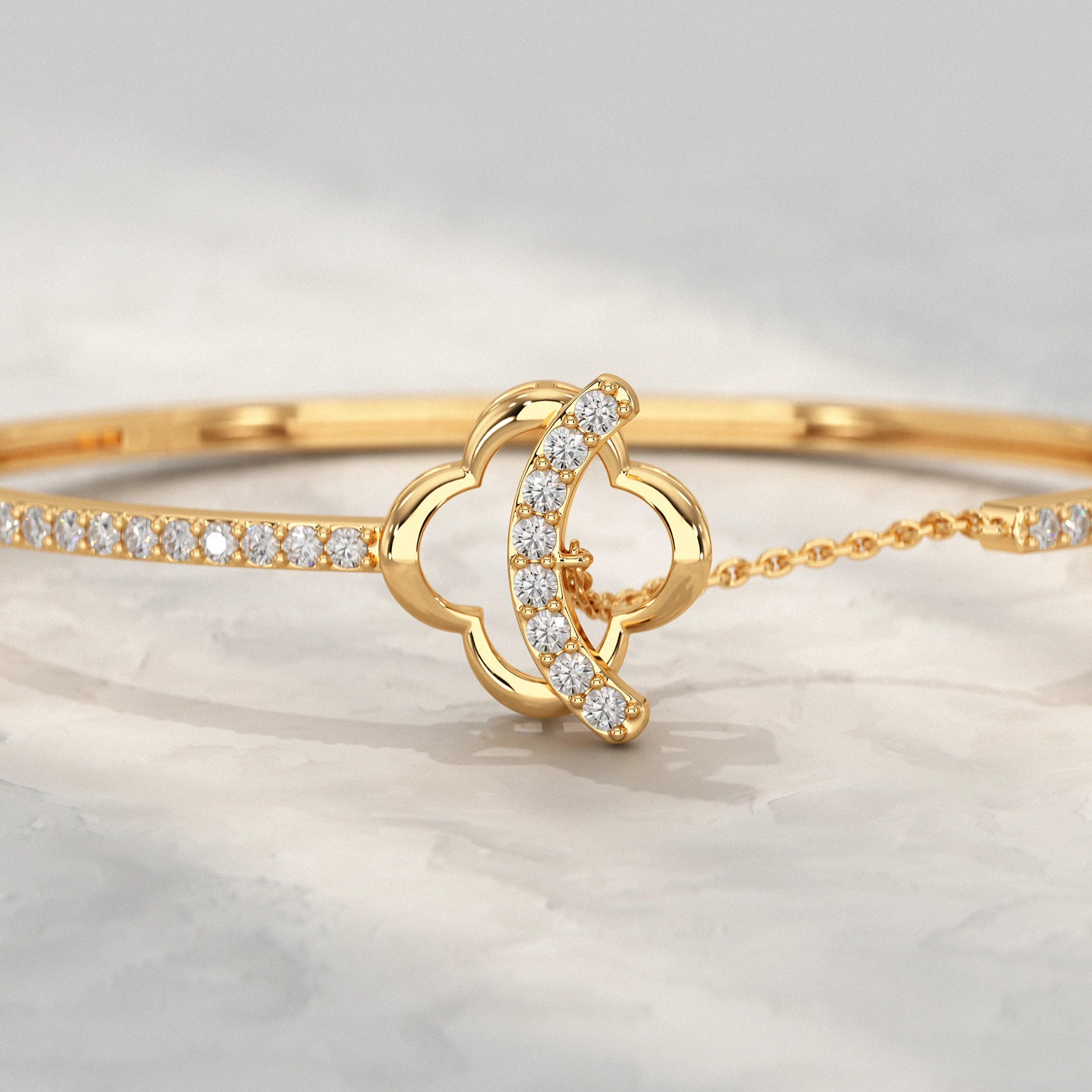 Round Lab Diamond Clover Motif Bangle