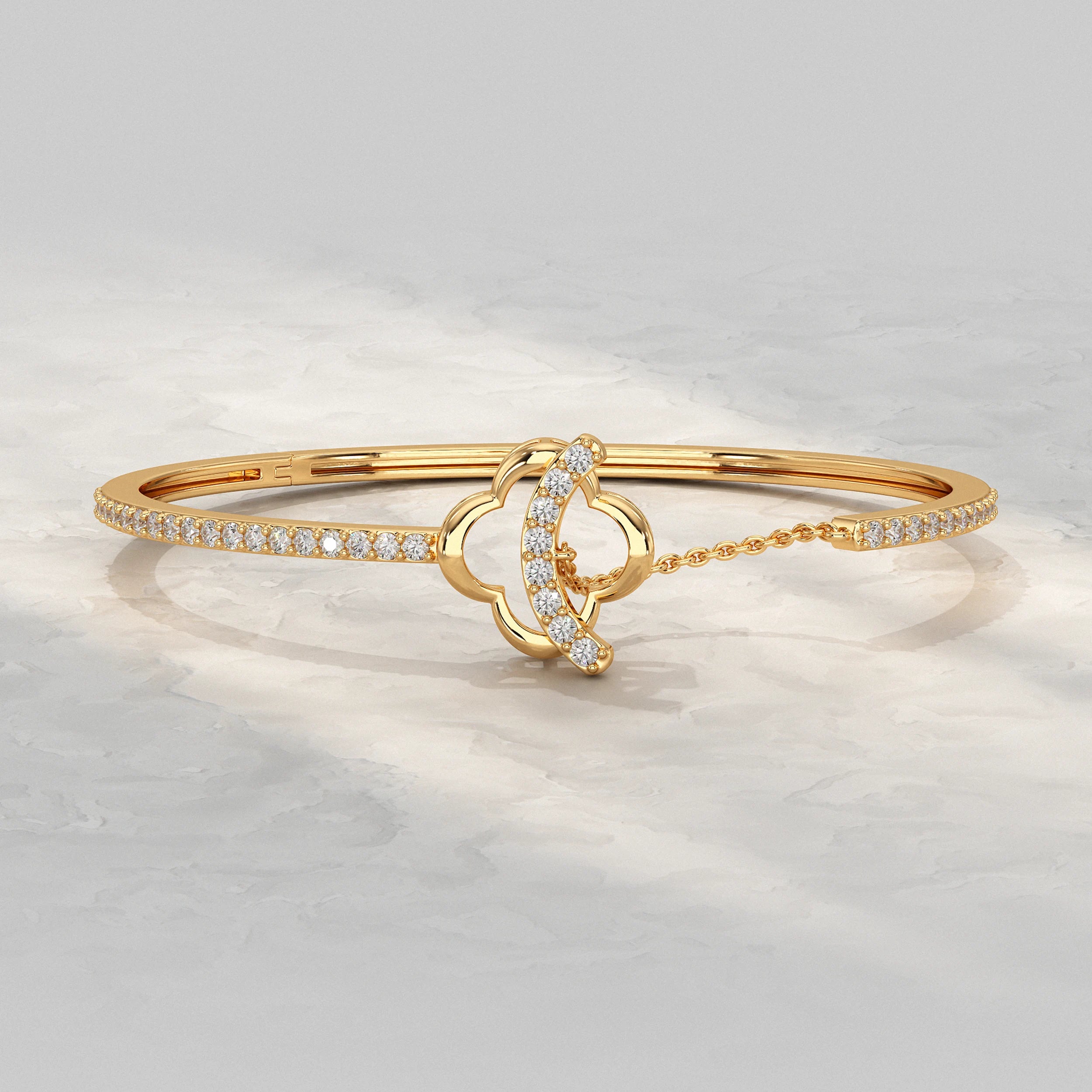 Round Lab Diamond Clover Motif Bangle